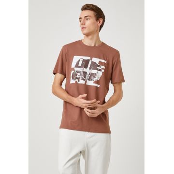 Tricou cu decolteu la baza gatului si imprimeu - Alb/Maro deschis