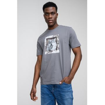 Tricou cu decolteu la baza gatului si imprimeu foto - Alb murdar/Gri inchis