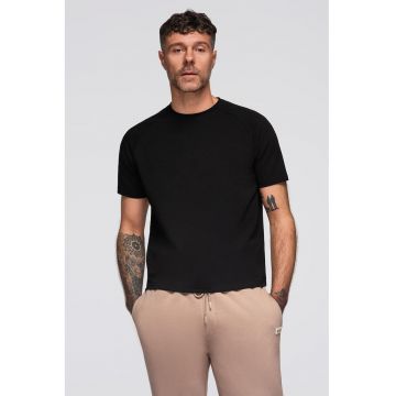 Tricou din amestec de bumbac cu maneci raglan - Negru