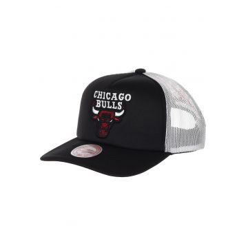 Sapca Baseball Barbati -  NBA Off The Backboard Trucker Bulls - Reglabila - Stilata Si Confortabila - Ideala Pentru Uz Zilnic - Rezistenta - Cu Logo Imprimat - Marime Universala - Negru