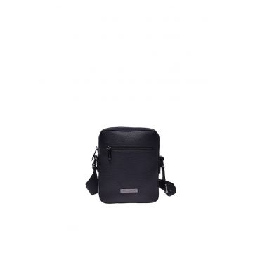 Geanta crossbody de piele cu logo metalic discret si model uni - Negru