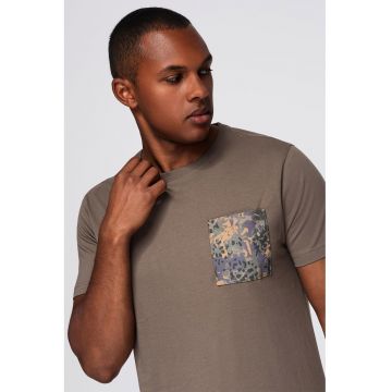 Tricou din bumbac cu decolteu la baza gatului - Kaki