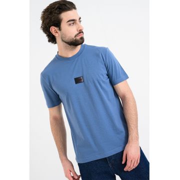 Tricou slim fit cu decolteu la baza gatului Danotie - Albastru prafuit