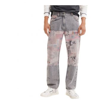 Blugi drepti cu detalii grafice -