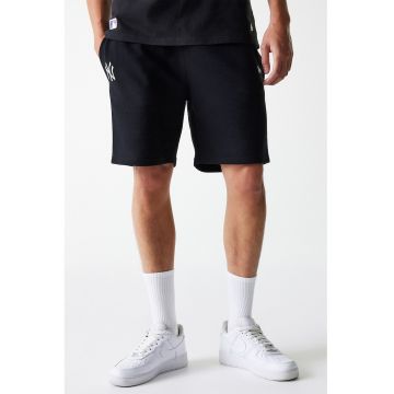 Pantaloni scurti NY Yankees MLB League Essential - Negru/Alb optic