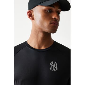 Tricou cu decolteu la baza gatului Core Plus - Negru