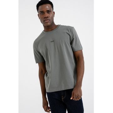 Tricou cu decolteu la baza gatului si logo discret