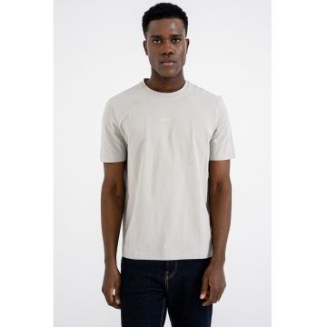 Tricou cu decolteu la baza gatului si logo discret