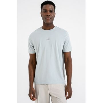 Tricou cu decolteu la baza gatului si logo discret