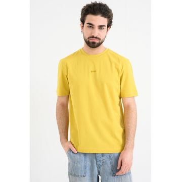 Tricou cu decolteu la baza gatului si logo discret