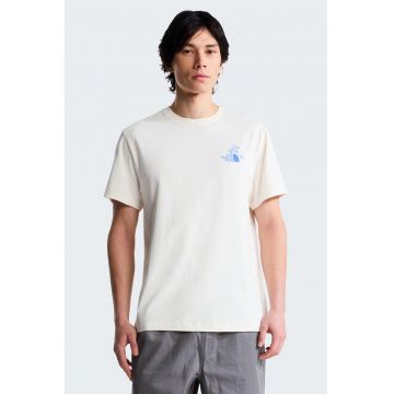 Tricou cu imprimeu grafic pe partea din spate Mountain Celebration - Rosu/Albastru pastel/Alb murdar/Verde menta