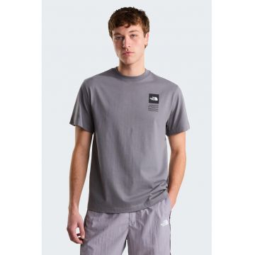 Tricou relaxed fit cu imprimeu grafic pe partea din spate Celebration - Rosu/Gri inchis/Galben/Albastru