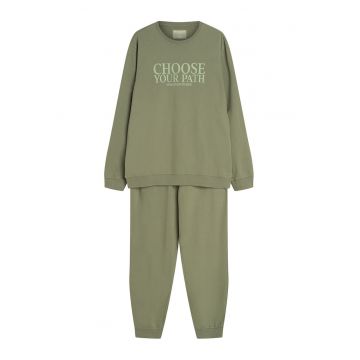 Costum barbati - kaki - este o optiune care combina stilul si confortul acasa - in culoarea kaki - Your Homewear - Verde