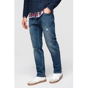 Blugi tregular fit cu detalii deteriorate