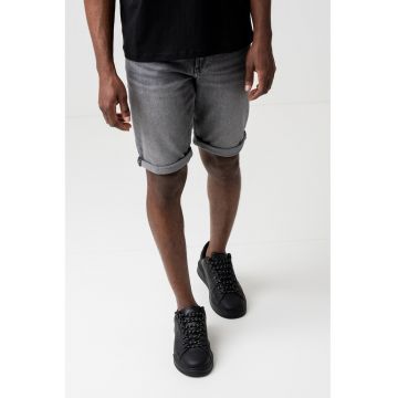 Blugi scurti cu talie medie