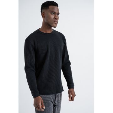 Bluza cu decolteu la baza gatului si maneci cazute - Negru