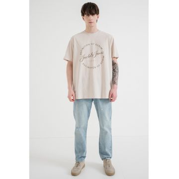 Tricou cu decolteu la baza gatului si imprimeu logo - Maro/Maro camel