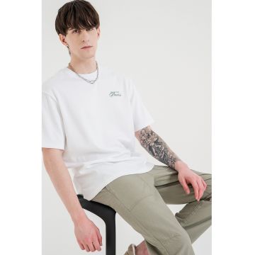 Tricou cu decolteu la baza gatului si imprimeu text - Alb