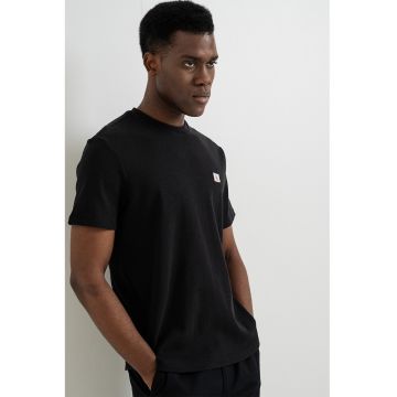 Tricou cu decolteu la baza gatului si logo - Negru