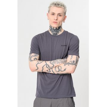 Tricou cu decolteu la baza gatului si detaliu logo - Gri inchis