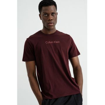 Tricou cu decolteu la baza gatului si imprimeu logo