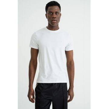 Tricou uni cu decolteu la baza gatului