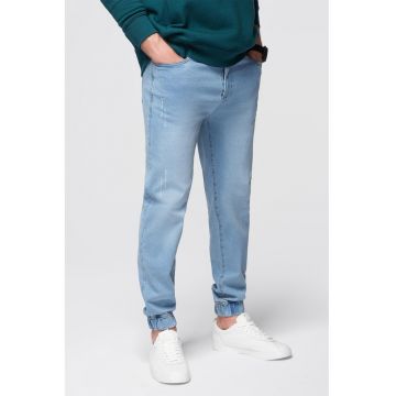 Blugi conici cu talie medie