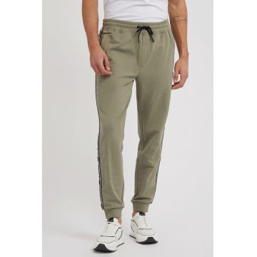 Pantaloni de trening cu benzi logo laterale si snur - Masliniu deschis
