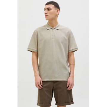 Tricou polo din amestec de bumbac organic cu fenta cu fermoar - Maro nisip