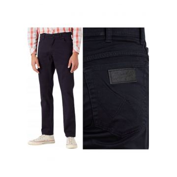 Pantaloni barbatesti Wrangler  bleumarin W30 L32 - croiala ajustata - picioare conice