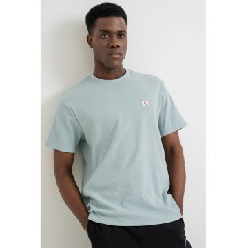 Tricou cu decolteu la baza gatului si logo - Albastru pal