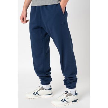 Pantaloni sport de bumbac cu logo brodat Kegan