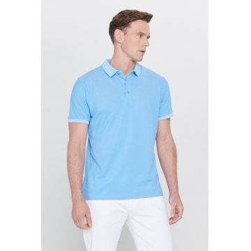 Tricou polo slim fit cu fenta cu nasturi