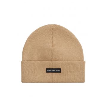 Caciula tricotata fin cu aplicatie logo - Maro camel