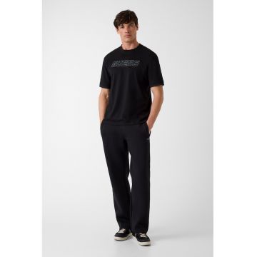 Tricou cu logo si decolteu la baza gatului - pentru fitness - Negru