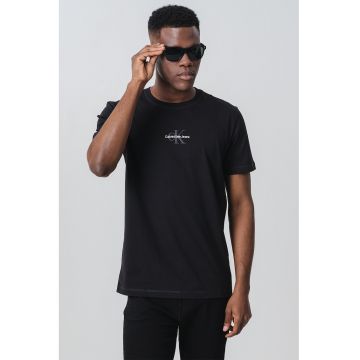 Tricou de bumbac cu decolteu la baza gatului si logo pe piept