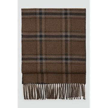 Esarfa tricotata cu franjuri si model in carouri