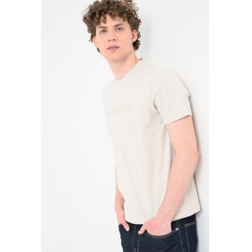 Tricou de bumbac cu decolteu la baza gatului si logo frontal - Crem