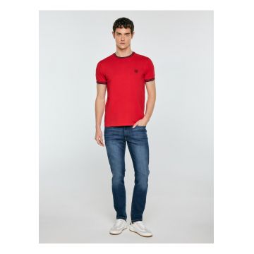 Tricou regular fit cu decolteu la baza gatului