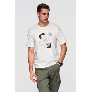 Tricou cu decolteu rotund si model grafic - Alb/Negru/Gri inchis