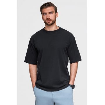Tricou lejer cu decolteu la baza gatului