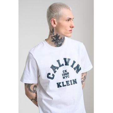 Tricou lejer cu logo pe partea din fata - Alb