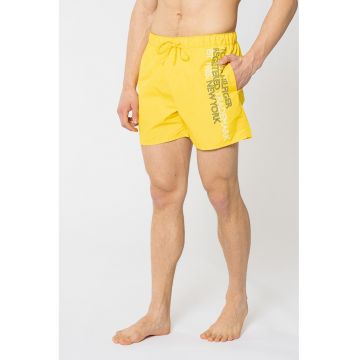 Pantaloni scurti de baie cu imprimeu logo - Galben sofran