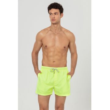 Pantaloni scurti de baie cu buzunare si model - Verde fistic