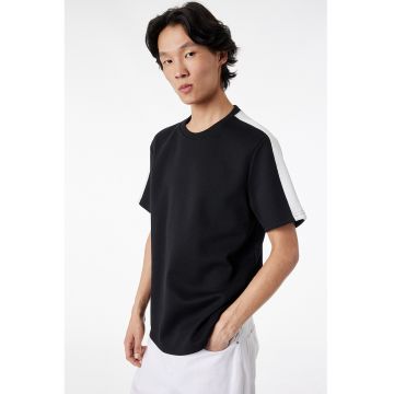 Tricou cu benzi contrastante pe maneci - Negru/Alb murdar