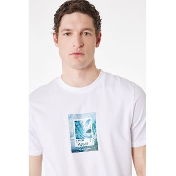 Tricou cu decolteu la baza gatului si imprimeu grafic - Alb