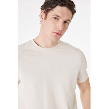 Tricou din bumbac cu broderie text - Bej deschis