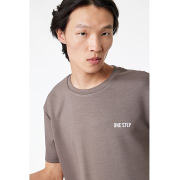 Tricou lejer cu decolteu la baza gatului - Bej