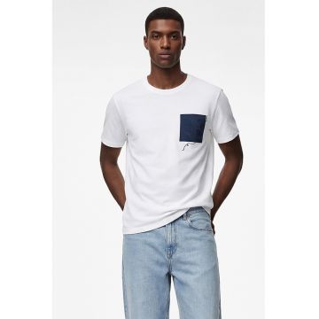 Tricou regular fit cu aplicatie contrastanta pe piept - Alb
