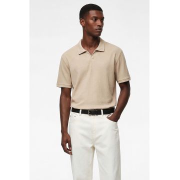 Tricou regular fit cu guler ascutit - Bej